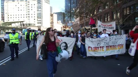 Protest: Uni Students Demand Real Climate Action Видео 202826269