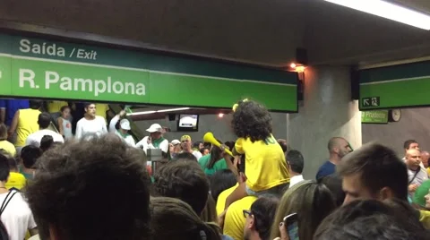 Protesters arriving by Metro against the corruption of Brazilian government Stock Footage 48066225