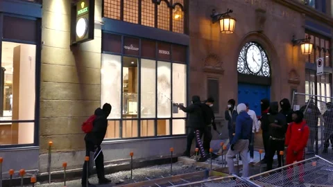 Protesters breaking windows during black lives matter event Stock Footage 132561794