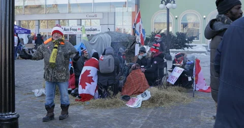 Protesters camping out and burning a fire at Ottawa Protest 2022 Stock-Footage 170282172