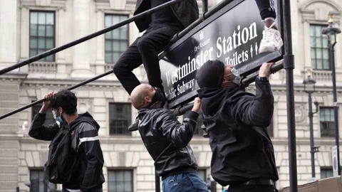 Protesters doing chin ups at Westminster square Stock Footage 132101786