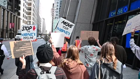 Protesters Downtown 库存影片 230938946