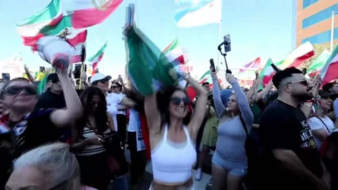 Protesters gather in US to support attacks on Iran, Los Ángeles, US - 01 Mar 202 Vídeo Stock 329903713