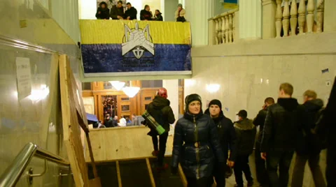 Protesters inside Kiev State City Administration, Euro maidan, Kiev, Ukraine. Video stock 35901715