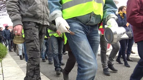 Protesters make noise Stock Footage 124265019