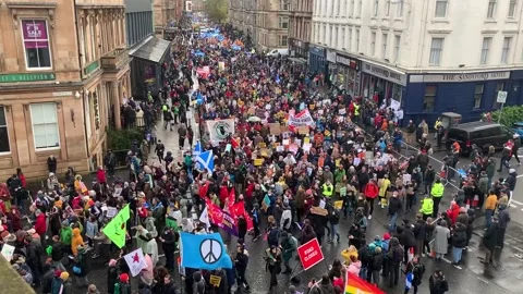 Protesters march in Glasgow to urge climate action at Cop26 Stock Footage