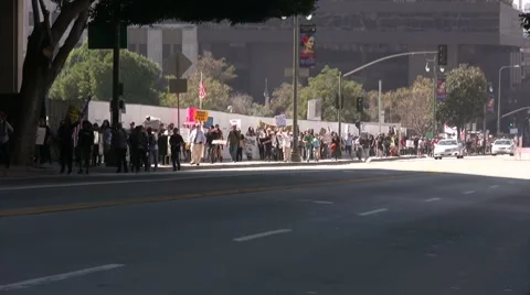 Protesters march on the sidewalk - Occupy Los Angeles Video stock 8765026