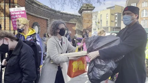 PROTESTERS PACK UP AFTER KILL THE BILL PROTEST ON EASTER WEEKEND 2021 UK 4K Stock Footage 151542943