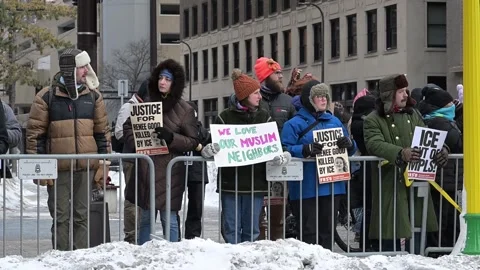Protesters protest the arrival of Jake Lang, a right wing-activist 库存影片 327868475