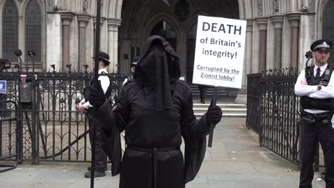 Protesters react outside court following Palestine Action ruling Vídeo Stock 336977451