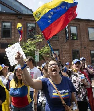 Protesters react to Venezuela coup attempt, Washington, USA - 30 Apr 2019 스톡 사진