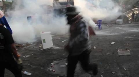 Protesters Run from Tear Gas Stock-Footage 33194725