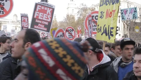 Protesters in Trafalgar Square Видео 3934104