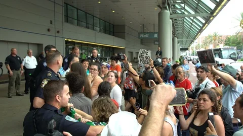 Protestesting Jeff Sessions 스톡 동영상 120693353