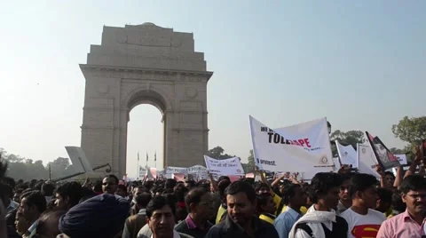 Protesting pubic in delhi Stock Footage 68402651