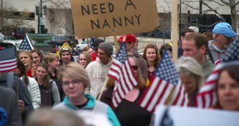 Protestors gather to demand the re-opening of the state during COVID-19 動画素材 131289799