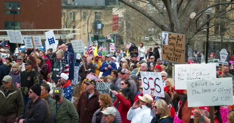Protestors gather to demand the re-opening of the state during COVID-19 Видео 131305920