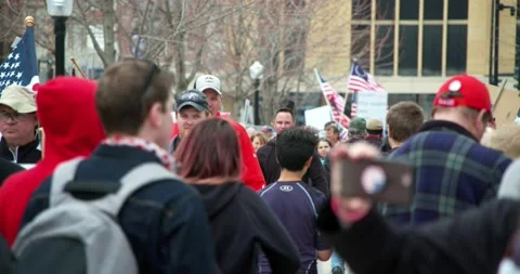 Protestors gather to demand the re-opening of the state during COVID-19 Видео 131309978