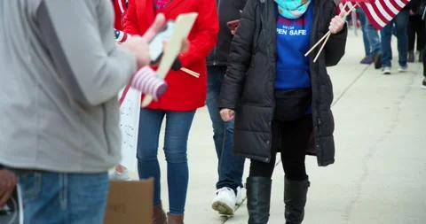 Protestors gather to demand the re-opening of the state during COVID-19 Видео 131311684