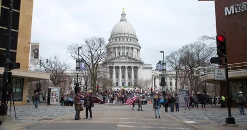 Protestors gather to demand the re-opening of the state during COVID-19 Видео 131312917