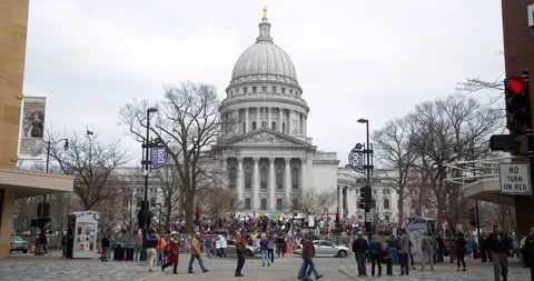 Protestors gather to demand the re-opening of the state during COVID-19 Видео 131313514
