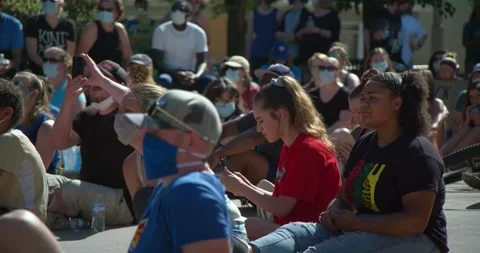 Protestors gather to a peaceful protest for Black Lives Matter and George Floyd. Stock-Footage 132003019