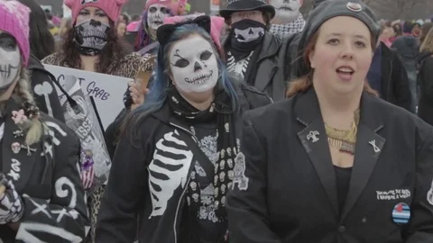 Protestors Marching In Formation 2 - Womens March DC Vídeos de archivo 81257564