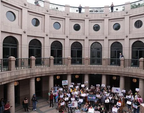 Protests to keep all books in libraries and schools, Austin, USA - 20 Apr 2023 Foto stock