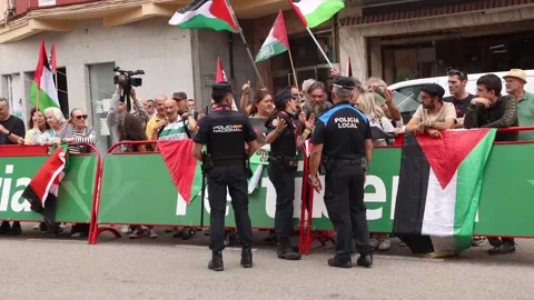 Protests in Los Corrales de Buelna demands that Israel-Premier Tech leaves the V Video stock 316326675