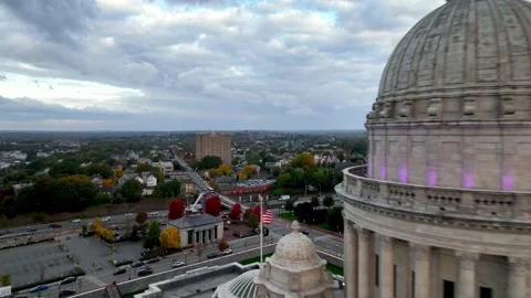 Providence RI, Rhode Island Fall color at state house, Dome of the state house Stock Footage 219368206