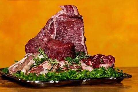 Prsentiert rohe Steaks Stock Photos