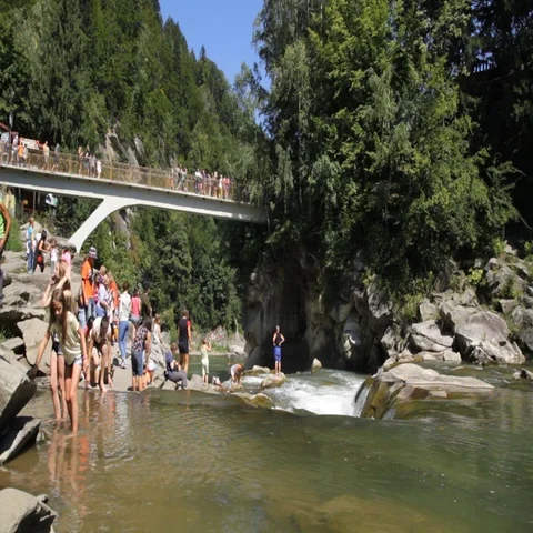 Prut river and waterfall Probiy in Yaremche, Ukraine Video stock 69285544