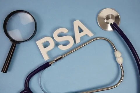 PSA abbreviation of Prostate Specific Antigen alphabet letters with magnify.. Foto stock