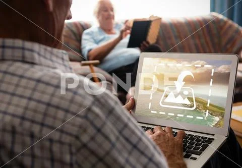 PSD template of active senior man using laptop on sofa at home PSD 템플릿
