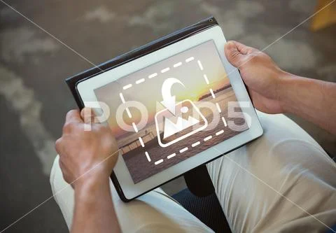 PSD template of business executive using digital tablet in office PSDテンプレート