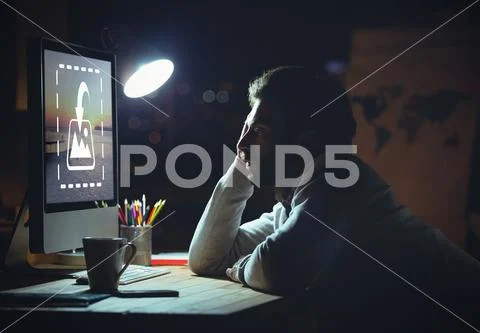 PSD template of businessman working on computer in night at desk in office PSD Template