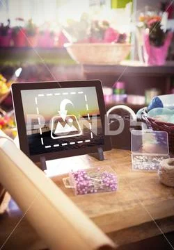 PSD template of digital tablet and florist supplies on the wooden table at a PSD-sjabloon