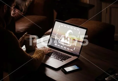 PSD template of man using laptop in living room in a stylish home Modello PSD