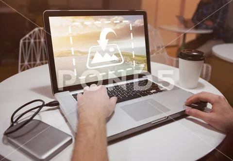 PSD template of man working on laptop at table in café PSDテンプレート