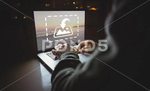 PSD template of man working on laptop on table in dark room at night PSD-Vorlage