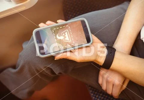 PSD template of woman holding mobile phone while travelling PSD Template