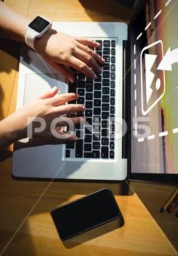 PSD template of woman working on laptop at desk in the office PSDテンプレート