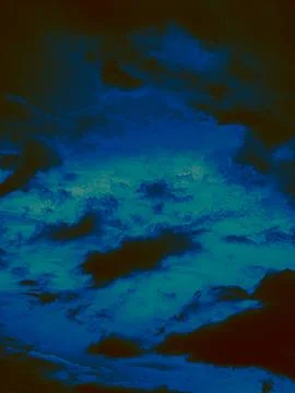 Psychedelic Deep Blue Teal Dramatic Storm Clouds Dark Glowing Center Abstra.. Foto stock
