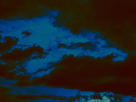 Psychedelic Deep Blue Teal Dramatic Storm Clouds Dark Glowing Center Abstra.. Foto stock