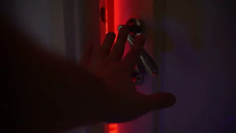 Psycho killer breaking hiddenly into a room opening the door with hand, murderer Vídeos de archivo 171947671