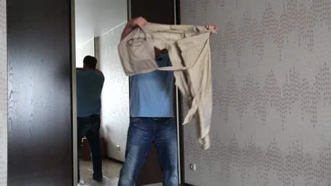 The psycho man tears his clothes with anger Video stock 162024088