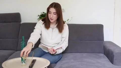 Psychologist discussing paid session time 库存影片 335717366