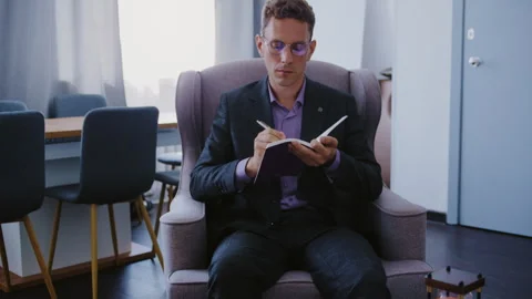 Psychologist taking notes during therapy session Stockbeeldmateriaal 339610034