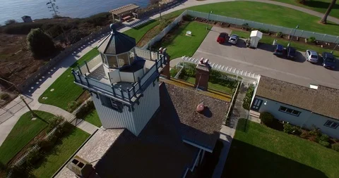 Pt Fermin Lighthouse orbit shot 動画素材 98669385