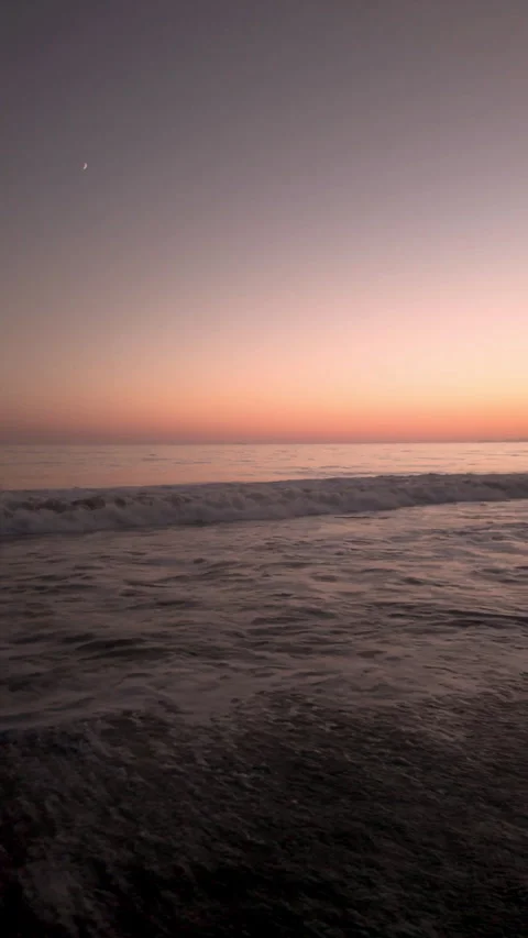 Pt magu pan to moon vert beach sunset 0130 D Stock-Footage 284045410